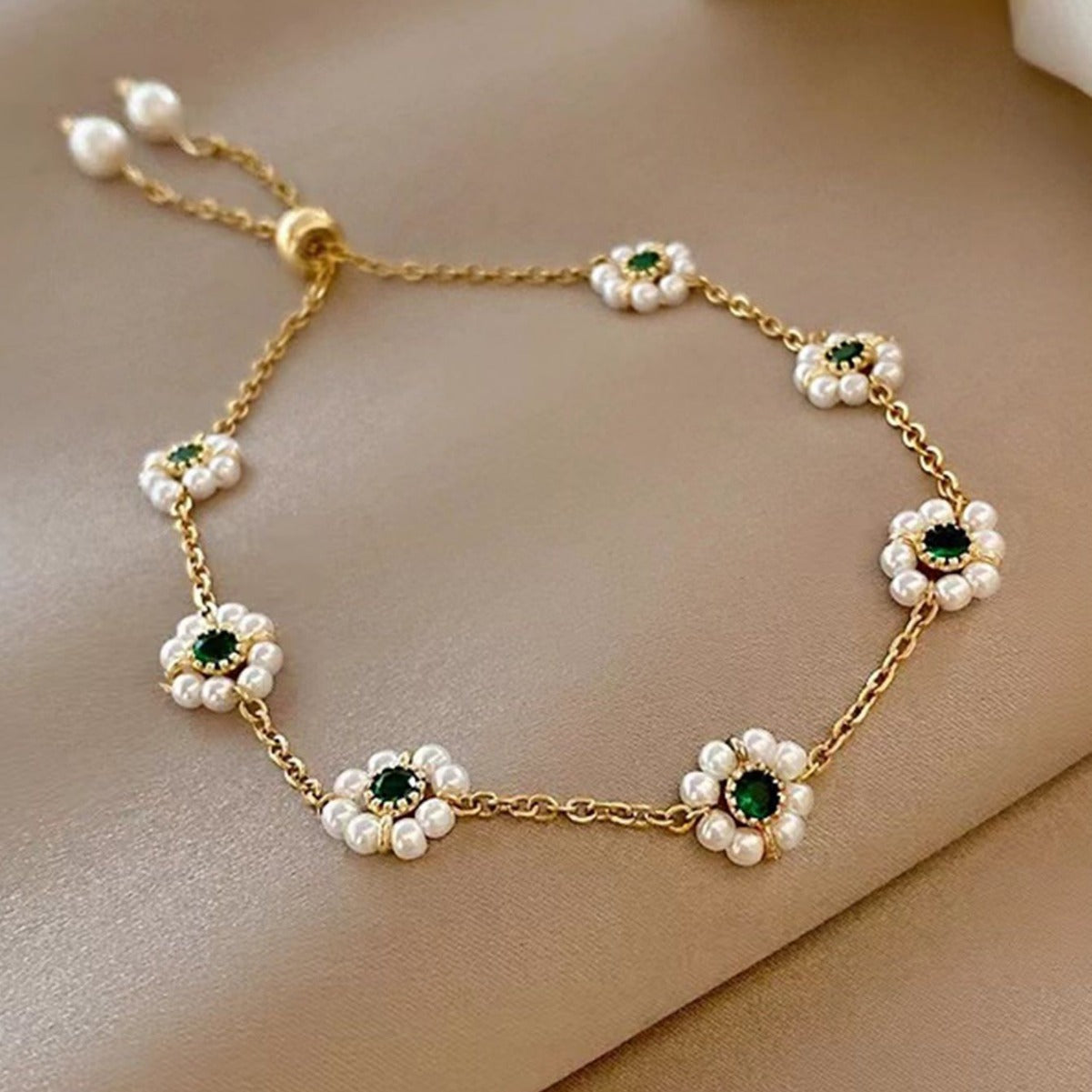 Women's Flower Shaped Emerald Fashion Bracelet - Trendy