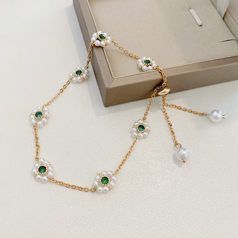 Women's Flower Shaped Emerald Fashion Bracelet - Trendy