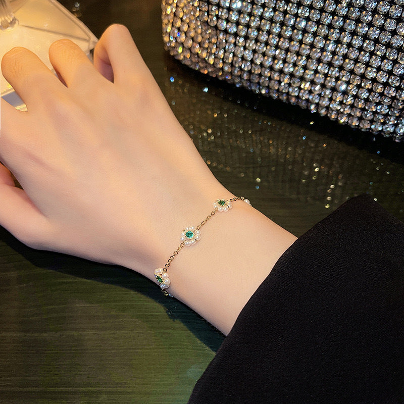 Women's Flower Shaped Emerald Fashion Bracelet - Trendy